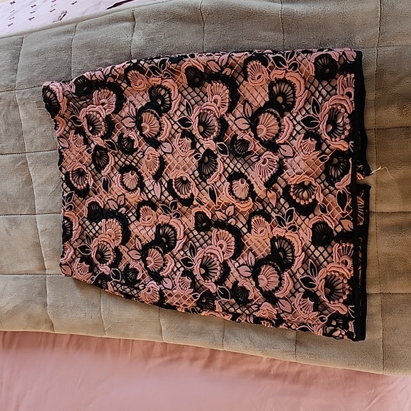 Ann Taylor Navy and pink floral pencil skirt, 4P - Picture 1 of 3